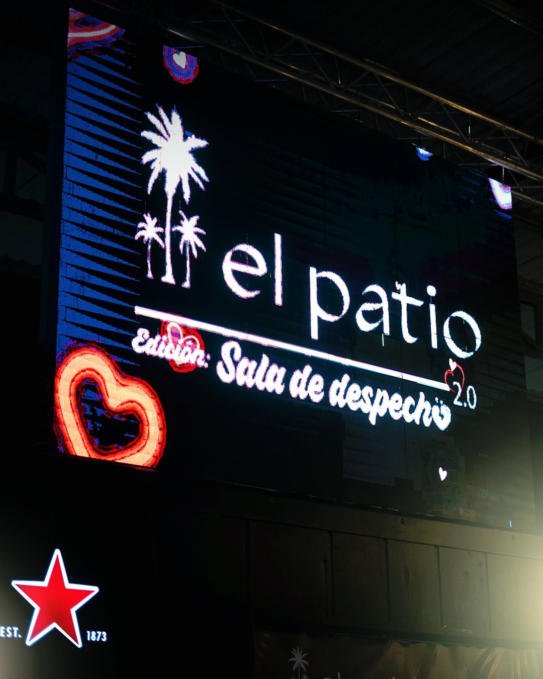 Letrero de neón de El Patio